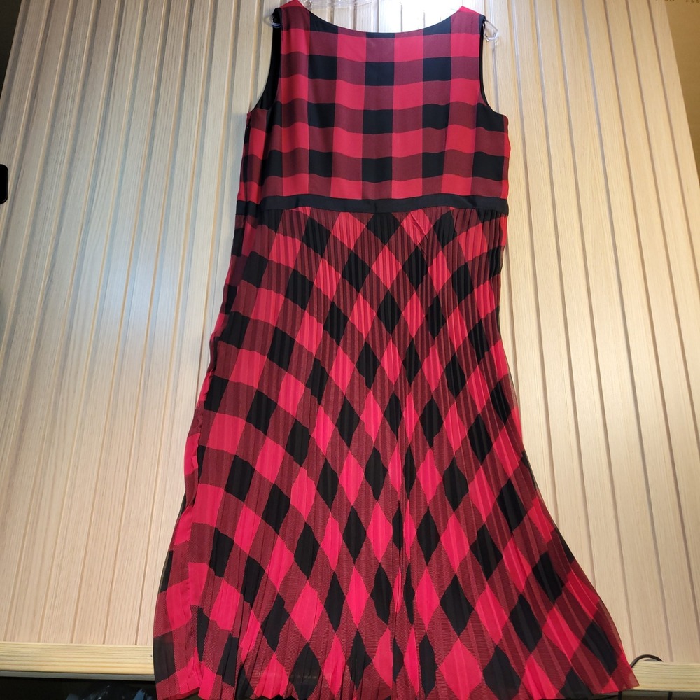 Talbots Red Black Buffalo Plaid Pleated V-Neck Sleeveless Midi Dress Womens 16 - Picture 4 of 9